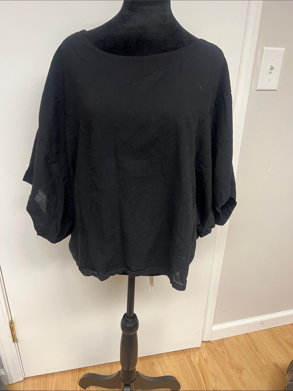 Source Unknown Black Linen Boat-Neck Tunic Top